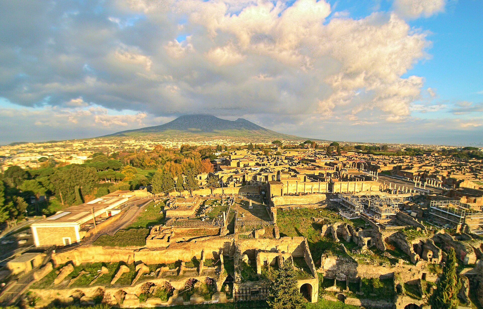 Pompeii concrete, left in 79 CE.