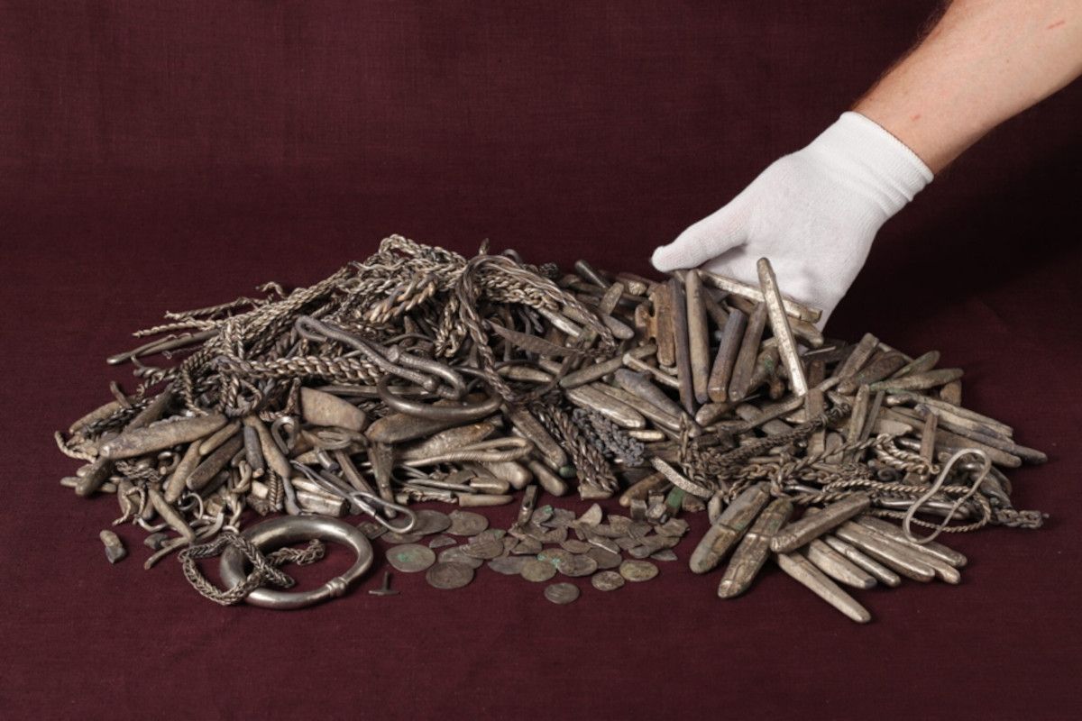 A patio dig that hit Viking silver