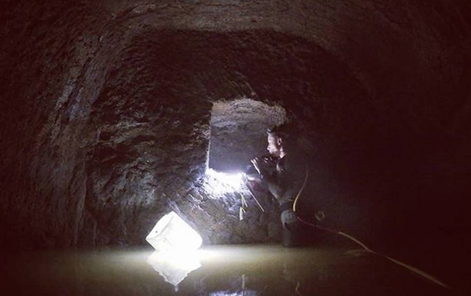 Gold flakes in a flooded tomb