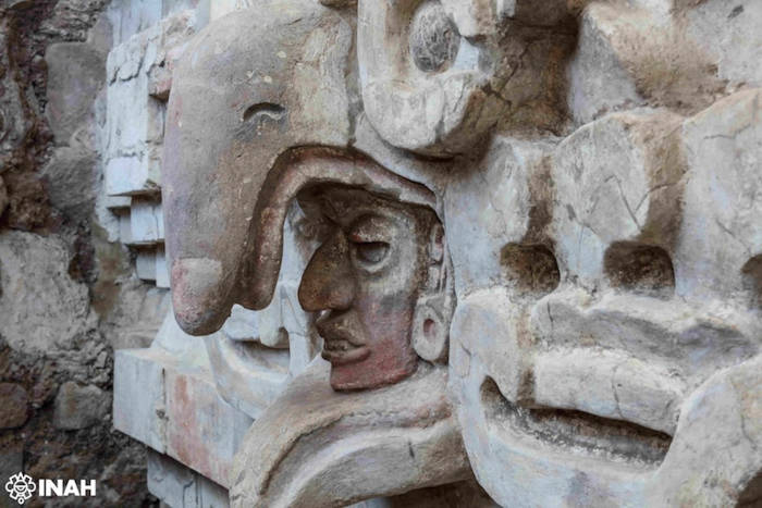 A large owl marks a painted tomb